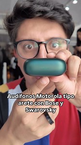599K views · 13K reactions | Nuevos audífonos Motorola tipo arete con cristales Swarovsky y audio Bose. Se llaman Motorola Buds Loop y su duración de batería es de hasta 38 horas con diseño abierto. Compatibles con iOS y Android pero con más funciones especiales para Motorola AI. | Carlos Peña | Facebook