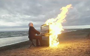 Burning piano燃烧的钢琴