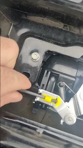 installing '07 Colorado tailgate handle