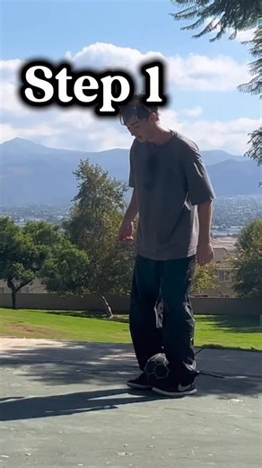 Anthony Carlier on Instagram: "Learn this insane Akka to impress your friends 👀 #fyp #football #akka #tutorial #jogabonito"