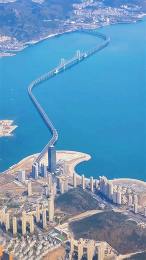 This Highway Drives Across the Ocean… and It Looks Unreal 🌊🚗