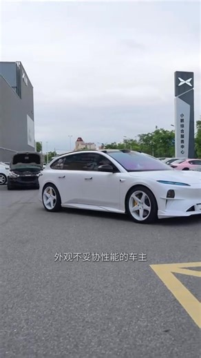 來自上海 SDR 的專業改裝實力，完美詮釋 Klutchwheels K1003 單片鍛造輪圈的設計美學與工藝細節。K1003 採用左右旋風五肋造型，展現極具衝擊力的動態視覺，支援 18 至 24 吋全尺寸訂製，搭配多種 PCD、ET、顏色與表面處理自由選配。無論街道或展場，讓你的愛車每個角度都成焦點。 #Klutchwheels #K1003 #鍛造輪圈 #單片鍛造 #左右旋風設計 #五肋輪圈 #汽車輪圈 #改裝輪圈 #高端改裝 #視覺強化 #上海改裝 #SDR改裝 #輪圈推薦 #性能與美學 #鋁圈定制 #汽車美學 #街道風格 #車圈控 #輪圈文化 #展場等級 | Klutch Wheels TW