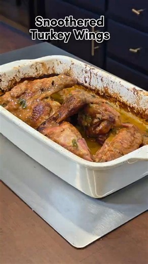 Easy Smothered Turkey Wings #TurkeyWings #SmotheredTurkeyWings #ComfortFood #SoulFood #HomeCooking