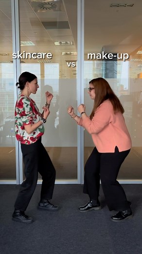 Skincare VS Makeup💄 Chi avrà vinto questa beauty fight a colpi di pennelli e sunscreen? Prendete i popcorn e godetevi lo spettacolo! 🍿 #douglasitalia #makeup #skincare | Douglas Italia