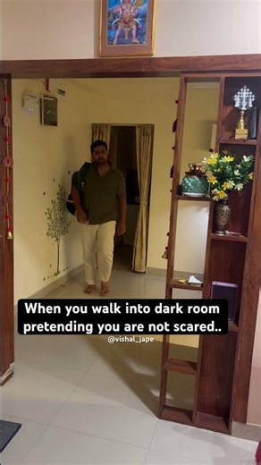 Hanuman chalisa apne aap aa jati ha 😅 #trending #comedy #viralvideo #hanumanchalisa