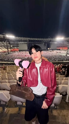 단디💋 on Instagram: "difitnah pake feminimizing injection, fat migration for rounder cheeks etc is not in my bingo card. You must be really insecure hiding behind your phone 🥹 #skincare #glowup"