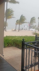 Bávaro! . .Se sienten los reflejos del HURACAN Erin....!! . . #Onamet #COE #bavaro #PuntaCana #huracan #huracanerin #story #storm #lluvias2025 #rain | Andres A. Gustanini