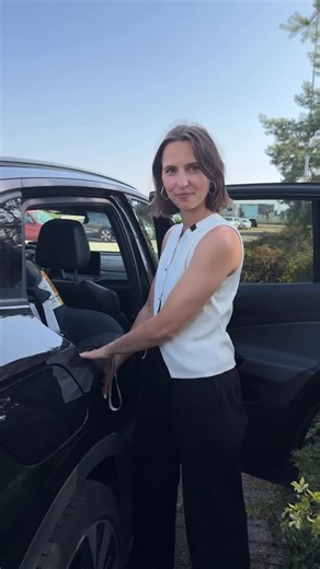 Maxi-Cosi Europe on Instagram: "‘Don’t you need lots of space to use SlideTech?’ Not really. Think of it like a superpower: you use it when you need it, and when you don’t, it stays out of the way. Tight spot? No problem. Regular rotation mode still has your back. 🦸🏻💪🏼 #maxicosi #slidetech #innovation"