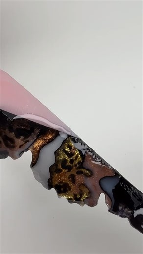 𝑫𝒖𝒏𝒋𝒂 𝑫𝒆 𝑮𝒓𝒂𝒆𝒇 on Instagram: "$$$Znanje je luksuz koji se uvijek isplati.$$$ 🔗Ne učiš trendove – učiš temelje koji traju. Tehnička edukacija s fokusom na tehniku, preciznu konstrukciju i touch modernog nail arta🦋 $$$Wissen ist Luxus, der sich immer auszahlt.$$$ 🔗Du lernst keine Trends – du lernst Grundlagen, die bleiben. Technische Schulung mit Fokus präzise Konstruktion und einem modernen Nail-Art-Touch🦋 @jananails_germany @jananails_shop @jananails_official #nailbusiness #nailm