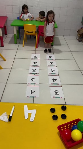 Aprendendo o Número 4 de Forma Divertida