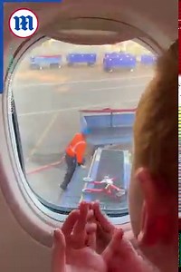 1.2M views · 10K reactions | A simple rock, paper, scissors just made both their days!朗落炙✂️ | Daily Mail Video | Facebook