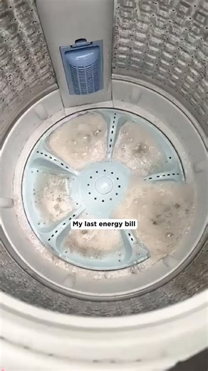 You can’t see it, but your washer could be harboring hidden bacteria and mold that transfer onto your clothes. This isn’t just about clean laundry—it’s about protecting your health - especially your lungs. The air you breathe, from the clothes you wear, could be impacted by lingering buildup in your washer. Uproot Washing Machine Cleaner Tabs give your washer the deep clean it needs to protect you from invisible dangers. Clean your machine, protect your lungs, and feel fresher every day. | Uproo