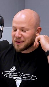 Samuel Kováčik: Cestovanie v čase fyzika umožňuje, otázne sú paradoxy 🧐 🎙️ O aké paradoxy ide? Aký je najlepší vynález ľudstva? A prečo sú čierne diery tak fascinujúce? O tom všetkom sme sa rozprávali s @vedator_sk 🪐⌛️ 👉 Viac si môžete vypočuť vo vysielaní v Popoludňajšej šou Matúš a Michaela po 16-tej alebo už teraz na všetkých podcastových platformách 🎧 | Radio Expres