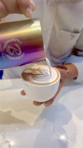 How to make latte art easy Tulips ￼ how to make tulips #coffee #latteart #barista #cafe #coffee #art