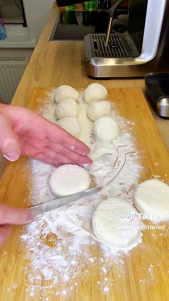 Pufīgie biezpiena plācenīši. #chef_unfiltered #biezpienaplācenīši #recepte #yummyfood #ediens #biezpiens #pusdienas