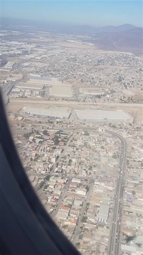LLEGANDO A TIJUANA " | Fernando Leyva