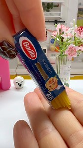 Spaghetti with … can’t decide gimme some lovely spaghetti dishes I may just make it in the mini kitchen #spaghetti #pastalover #littlethings #miniature | My Mini Bakes