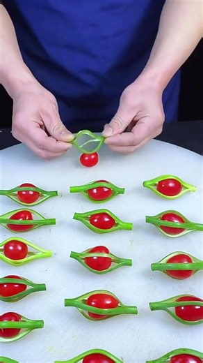 I Turned Ordinary Fruits & Veggies Into Adorable Mini Characters—This 10-Minute Kitchen Therapy Chan