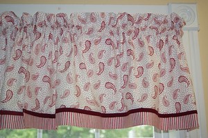 Red Paisley Valance – Scarlet Romance – 17” X 44” Curtain – White Background – Handmade & Customizable Drapes Décor Custom Jobs - Etsy Canada