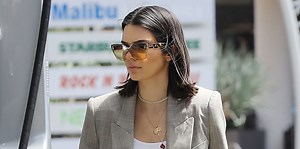 Kendall Jenner Shows Off Hourglass Figure In New Selfie