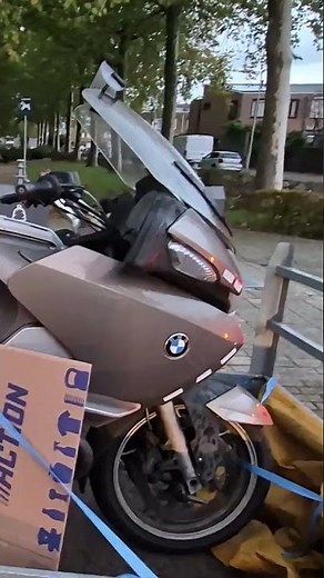 I bought another budget bike project: A 2007 BMW R1200RT with slick tires and no maintenance history