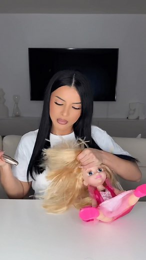 Cilia Ghass ⵣ on Instagram: "She’s haunted it’s not possible 😳 #hairstyle #doll #haunted #tutorial #french"