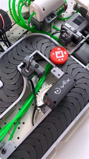 @vexrobotics | Want to give students practical skills to prepare them for a growing industry? ⚙️🔧 The VEX CTE Workcell is designed to help give students... | Instagram