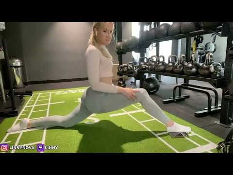Transform Your Glutes: Stretch with Linny LIVE on Twitch! 💪🧘‍♀️