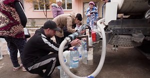 How Annexed Crimea's Residents Cope Without Drinking Water