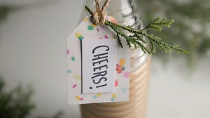 Homemade Irish cream is a delightful DIY gift that you can whip up in the twinkle of a tree light! Recipe in the comments. | Simple Truth