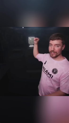 10 People vs World's Deadliest Laser Maze Challenge
