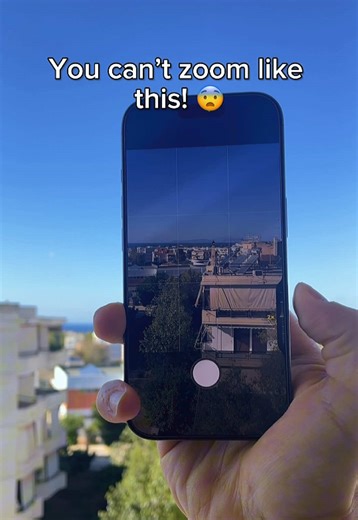 Zoom in and out through the side button on iPhone 😨 #iphone #iphone17 #iphonecamera #cameracontrol #fyp