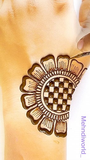 29K views · 344 reactions | Beautiful back hand mehndi design #reel #beautiful #henna #flower #arabic #facebookreels | Mehndi World | Facebook