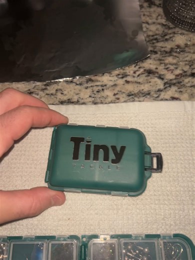 On-the-go tackle box. Perfect for camping, throw it in your glovebox or backpack🐟 We will only be using this tacklebox this summer on our livestreams so stay tuned peeps🤘 We have some big news this April so stay tuned guys🫡 #smallbusiness #ultralight #creek #suprise #softplastics