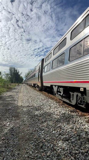 Full Speed AMtrak Silver Meteor With Horn Salute
