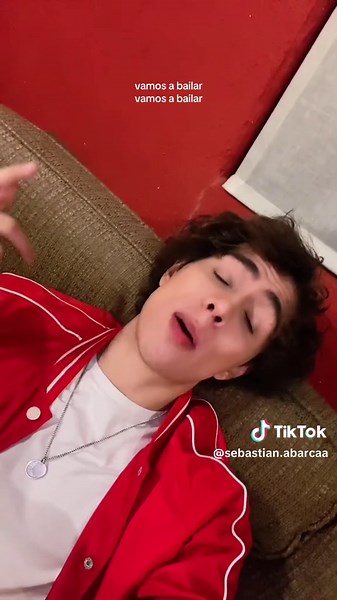 Sebastián Abarca: Integrante de la Banda 'By The Way' y Su Éxito 'Lambo'