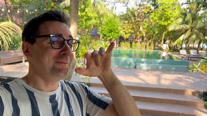 Trying to take some time off on the paradise island of Koh Kradan, Thailand, but couldn't escape a familiar sound... Turns out you really can’t run from yourself! 😂🎹 Truly humbled and grateful to hear this playing here. #kimitrick #smoothjazz #kohkradan #vincentingala #fritzeningala #thailand | Jonathan Fritzén