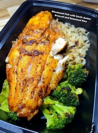 🐟 Blackened Fish with Garlic Butter Broccoli and Seasoned Rice Ingredients (2 servings) For the fish: 2 white fish fillets (tilapia, cod, or haddock) 1 tbsp olive oil or melted butter 1 tsp paprika ½ tsp cayenne pepper (optional, for heat) | Air Fryer Daily Recipes