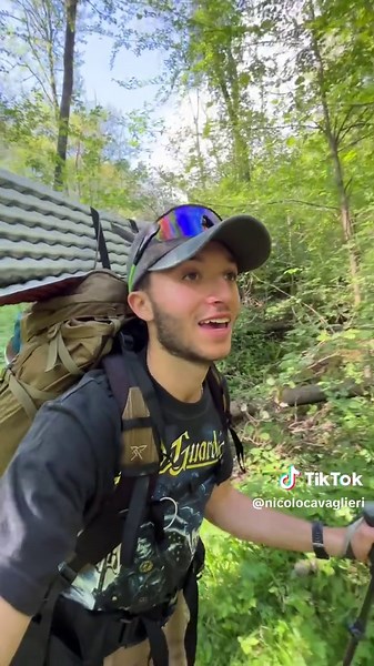 Secondo giorno di cammino, questa tappa si è fatta sentire parecchio con i suoi 30 km abbondanti e ben 1100mt la fatica viene subito mascherata dal paesaggio circostante dalla magia che incontri lungo il cammino.🌳🪄 Domani ci aspetta la tappa decisiva per arrivare ufficialmente al santuario di Oropa 🗺️ #c#camminot#trekkingi#italyc#camminodoropab#backpacking