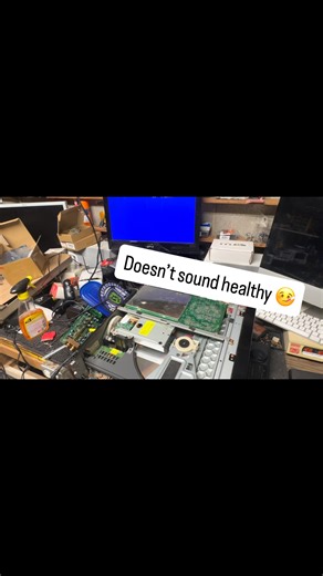 Let’s fix this noisy, powerless LaserDisc player! https://youtu.be/3IDCo141gwU | Retro Byte Meister