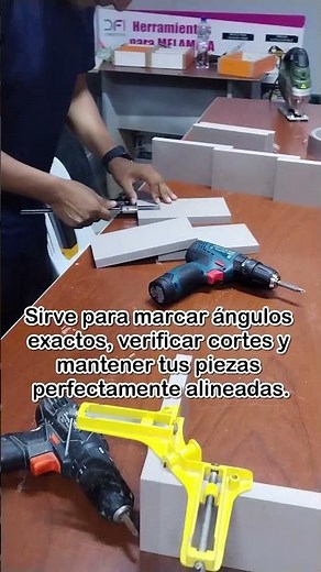 Measuring tools: combination square