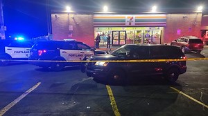 7-Eleven customers, clerk pin down armed robbery suspect in Northeast Portland