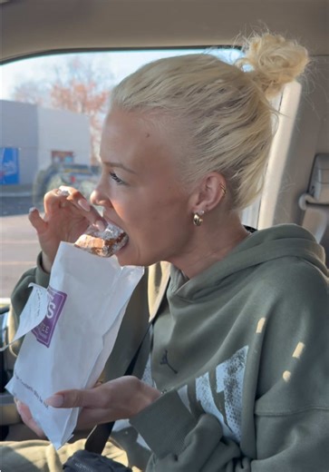 It’s probably good that I had never tried a beignet before this moment bc omg 🤤