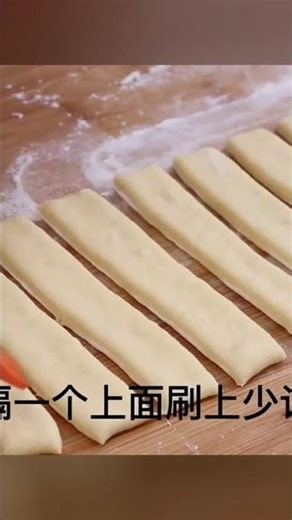 你還在買油條嗎？現在來學個簡單的家庭版油條配方，酥脆可口，超愛！ #家常菜 #美食教程 #菜谱 #烹饪 #美食制作