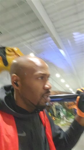 Love giving directions #comedy #funny #fyp #givingdirections | Chris Cruz