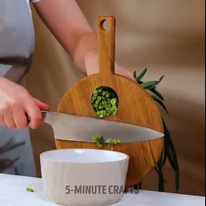2.9M views · 13K reactions | Genius ways to cut, peel & slice food! | 5-Minute Crafts Play | Facebook