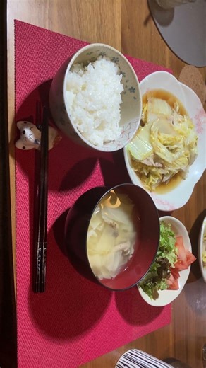 5月18日夕食 豚肉と白菜のとろとろ煮 サラダ ぶなしめじとキャベツの味噌汁 体重維持 #食事日記