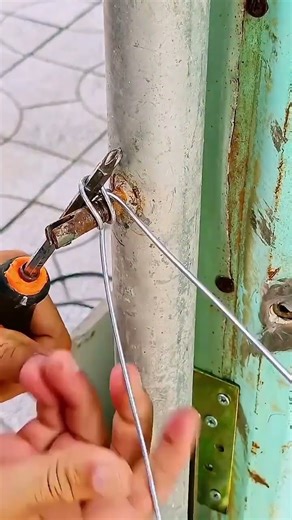 how to tie wire to make a clothesline #shortvideo