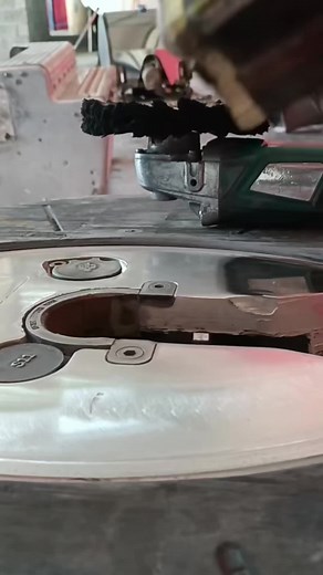 Yellow Deluxe Polishing Compound for Metal Finishing