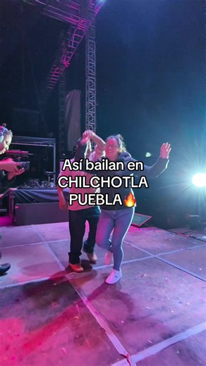 Así bailan en Chilchotla Puebla con Raymix y electrocumbia